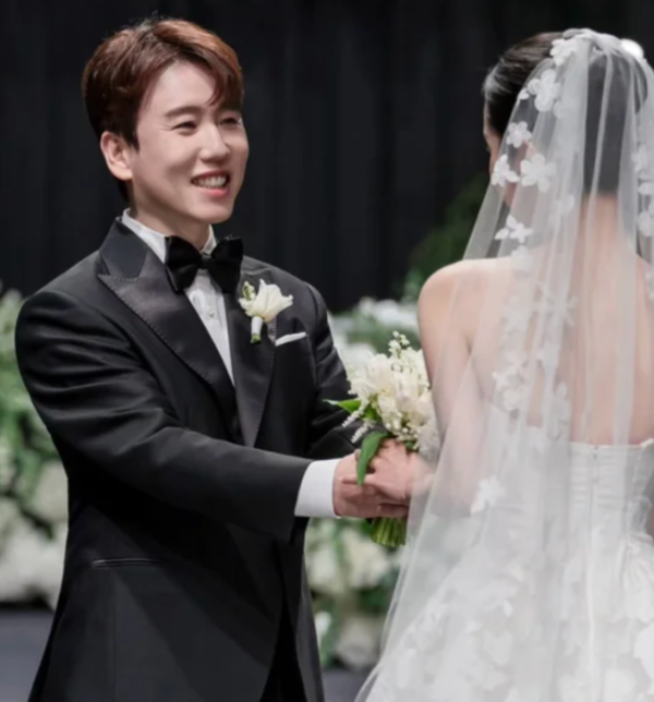남창희♥윤영경, 신라호텔 결혼식 사진 공개… '무도 한강 아이유' 근황