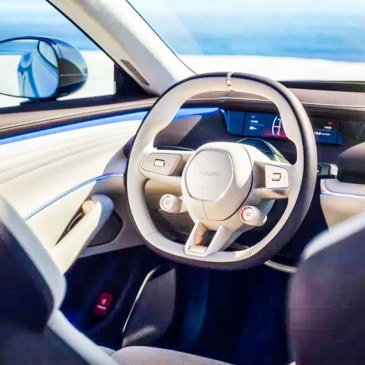 "와 실내 예쁜데?" 요즘 테슬라보다 인기라는 '이 차'