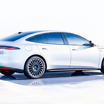 "그랜저부터 G80까지 초비상!" 길이 5.1M 대형 하이브리드 세단 나왔다