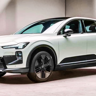 너무 잘 팔려 직원 여름 휴가까지 반납한다는 '이 SUV'