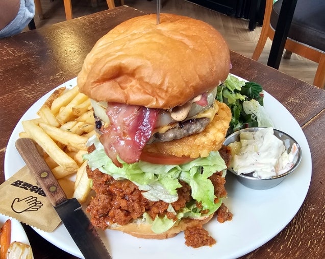 전주 하가지구 맛집 블랙팬다이너 | 수제버거와 바베큐팬케이크 비주얼 폭발 후기 : 네이버 블로그
