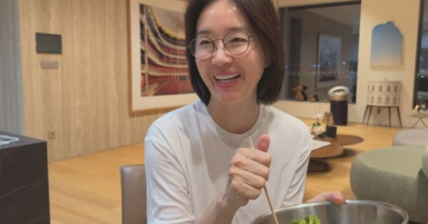 오연수 귀국 후 집밥 "봄동 비빔밥이 힐링" 성수 한강뷰 아파트 일상 공개