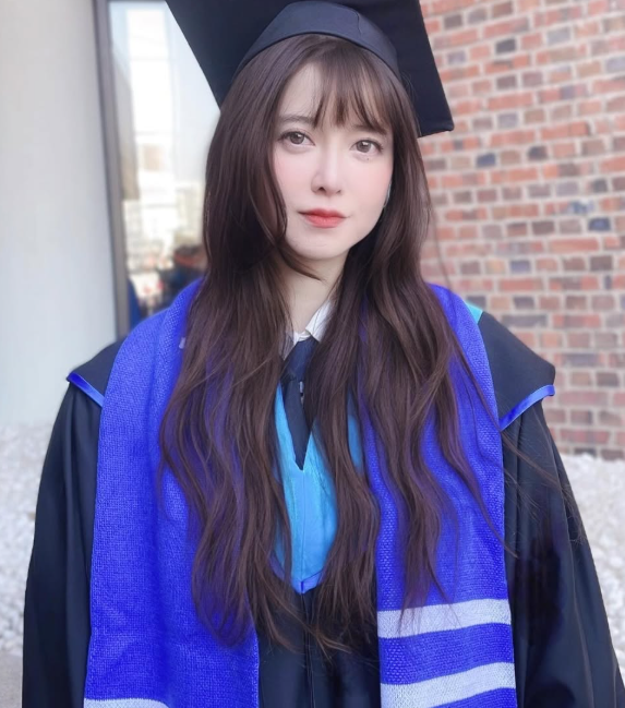 구혜선 핸드메이드 가죽 파우치 15만원, 출시 직후 품절