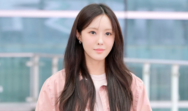 효민 공항 패션 논란, 기내 란제리룩에 "속옷만 입은 줄"…100억 신혼집 새신부의 과감한 출국길