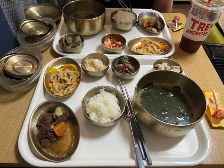 식단,밥상,미역국,반찬다수