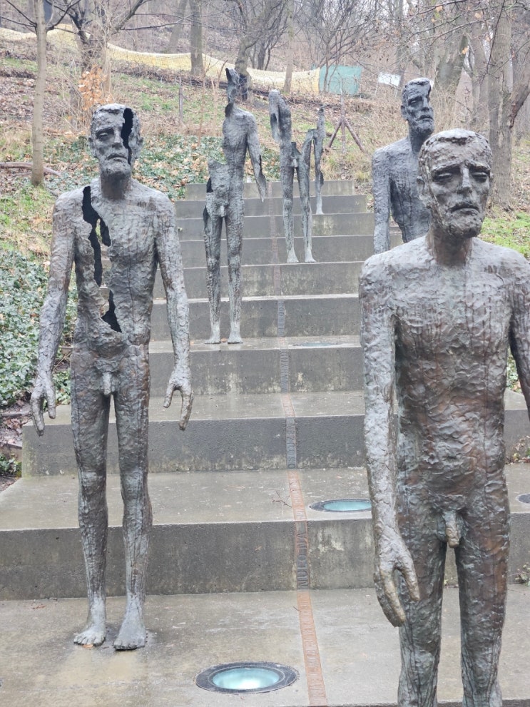 존 레논 벽~공산주의 희생자 추모비