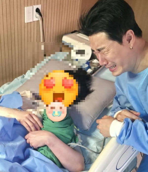 래퍼 산이, 결혼 4년 만에 아빠 됐다 "분만실 오열"