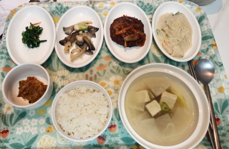 산후조리원식단,한식트레이,두부국,반찬