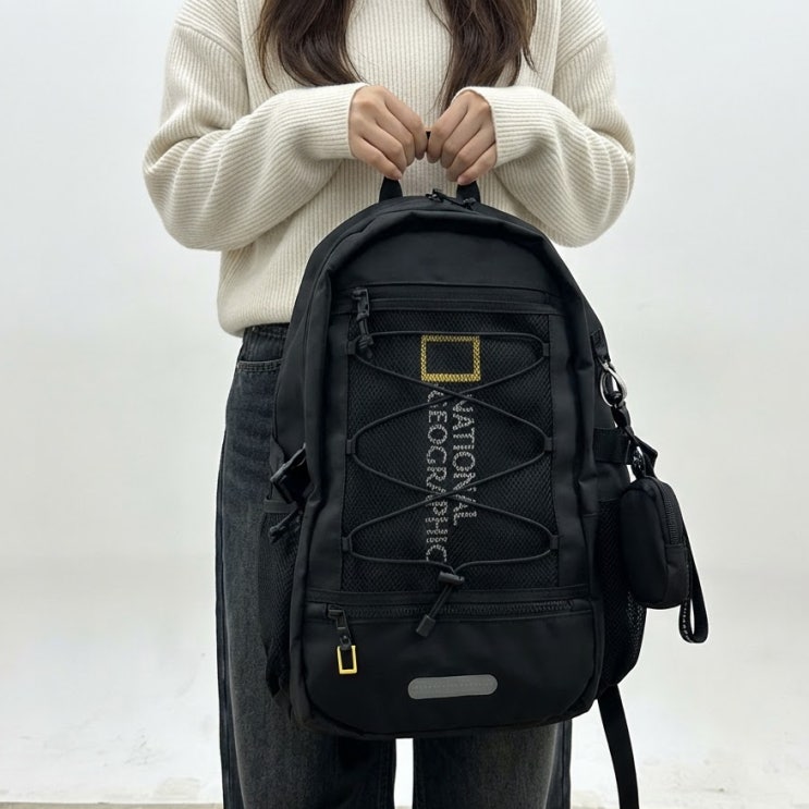 내셔널지오그래픽 백팩, 다큐멘터리 잡지 이름이 왜 학생들 책가방에 붙어 있을까?｜노란 테두리 로고가 신학기 필수템이 된 반전 ...