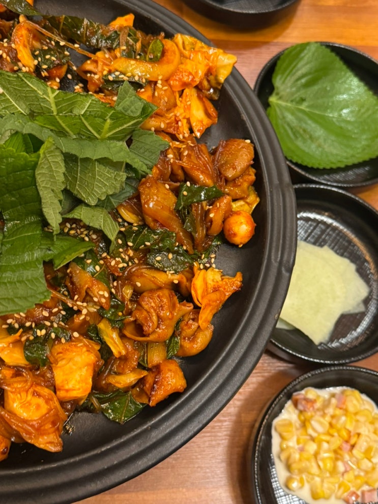 [한남] 넓은 철판 한가득 냄새 없는 야채곱창 맛집 순삭곱창 한남점🤍 : 네이버 블로그