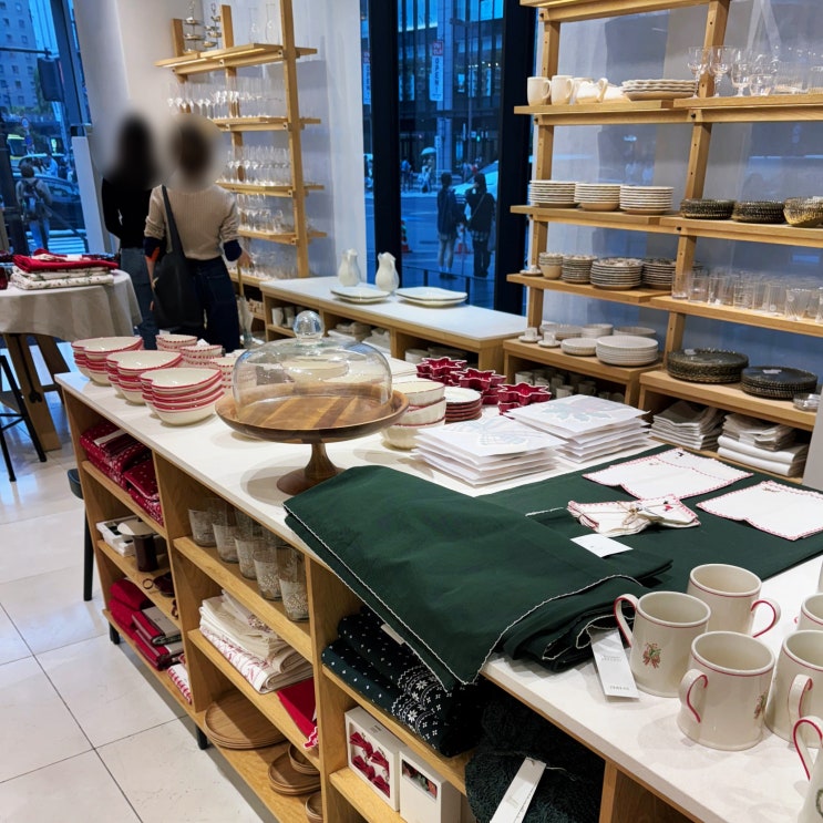 그랜드 프론트 오사카 스트리트 럭셔리 명품 브랜드 소개 및 11월 면....