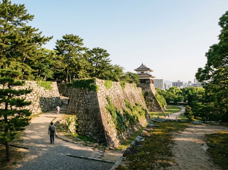 후쿠오카 성터 마이즈루 공원, 성곽 역사와 산책 동선