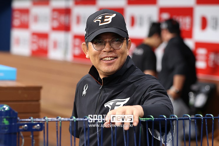 재계약을 포기하고 한화를 떠난 김경문 감독을 보좌했던 4명의 한화 코치와의 재계약이 무산돼 → 양상문 & 김민호 & 김재걸 ...