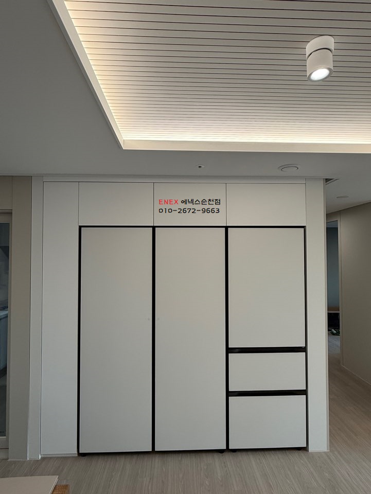순천 조례동 트리마제 1단지 84타입(34평) 주방특화2 오브제 키친핏 1도어 2대+3도어 냉장고장+틈새장(샤크무선청소기장)시공 ...