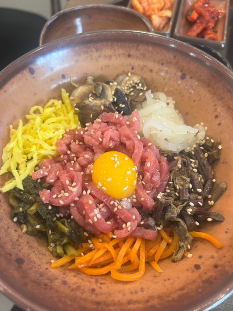 서초 교대역 맛집 뉴빔밥 서초교대점 저온 숙성 육회 비빔밥 세트 떡갈비 김치전 후기 : 네이버 블로그