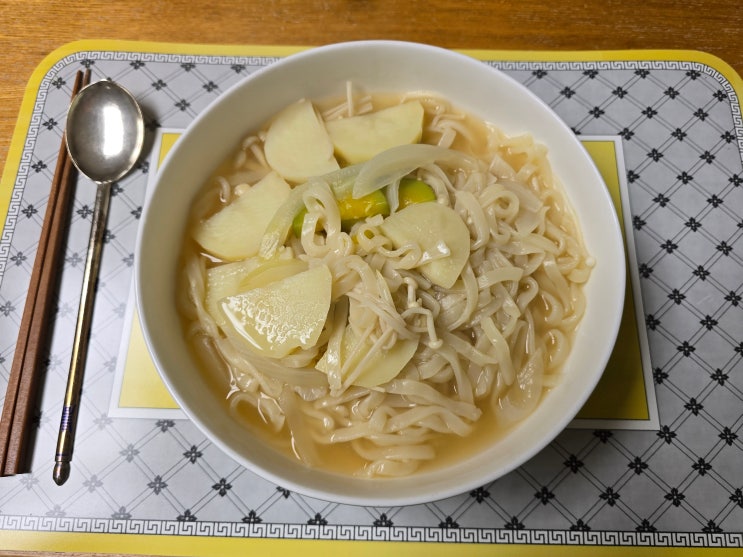 집밥 뭐 먹어/ 감자칼국수 : 네이버 블로그