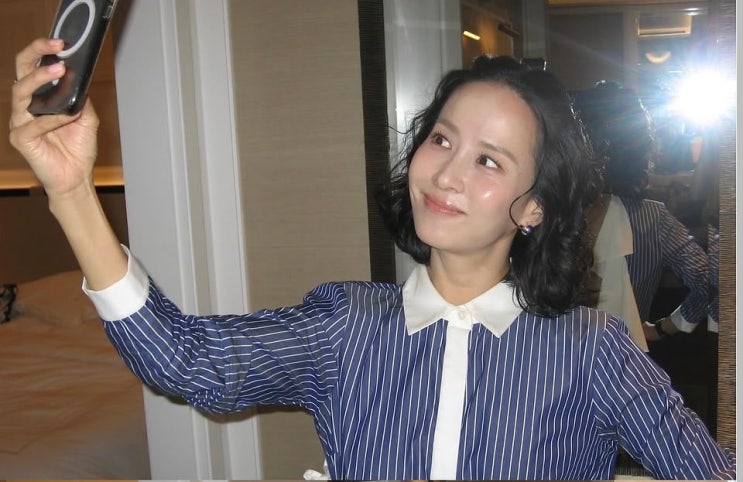 “이게 셔츠라고?” 45세 조여정, 런던에서 입은 옷 뒷모습에 두 번 놀랐다 : 네이버 블로그