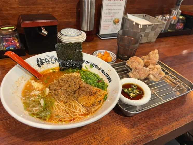 [서울 서초구] 신사역 맛집 혼밥 '멘야하나비 신사점' | 타이완 라멘·가라아게 후기 : 네이버 블로그