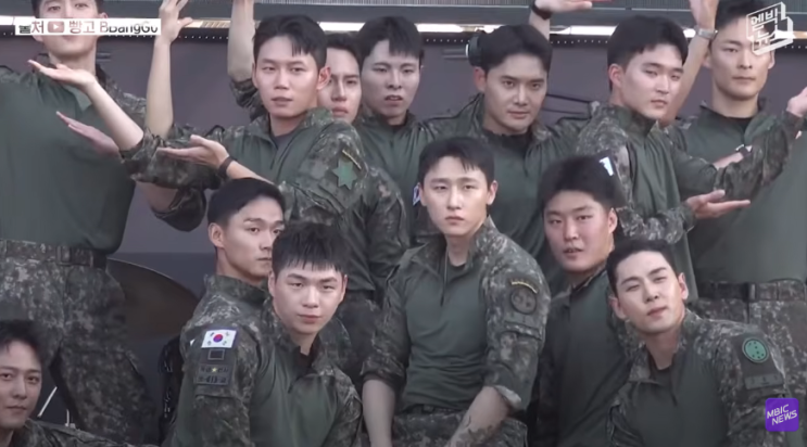 [군대가 퍼스널컬러,군백기>군활기] 이준영·강다니엘·우지·백호·I.M·정승환 등 군복 입고 더 뜬 아이돌·배우들, 전역 예정일 ...