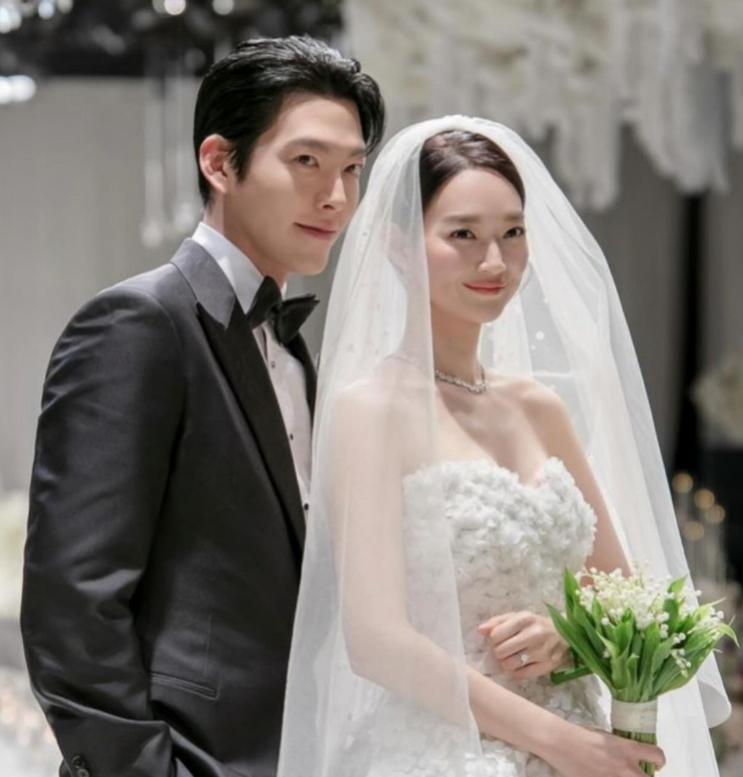 김우빈♥신민아, “결혼하고 9개월 만에 이게 웬일?” 갑자기 전해진 소식 : 네이버 블로그