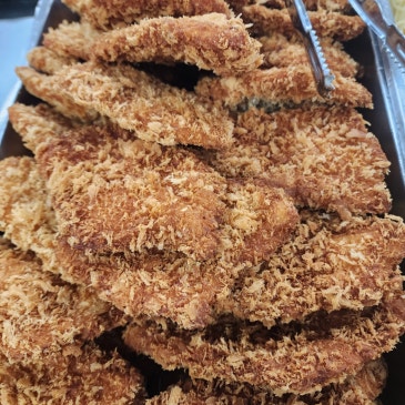 구내식당 점심이 이렇게 나온다고? 돈가스·스파게티 특식 실제 급식 현장 대표 이미지