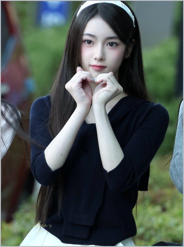 이수만 감 살아있네.. 실물 미모 미쳤다는 SM상 미녀상 A20 LITE 오아 라디오 출근룩 : 네이버 블로그