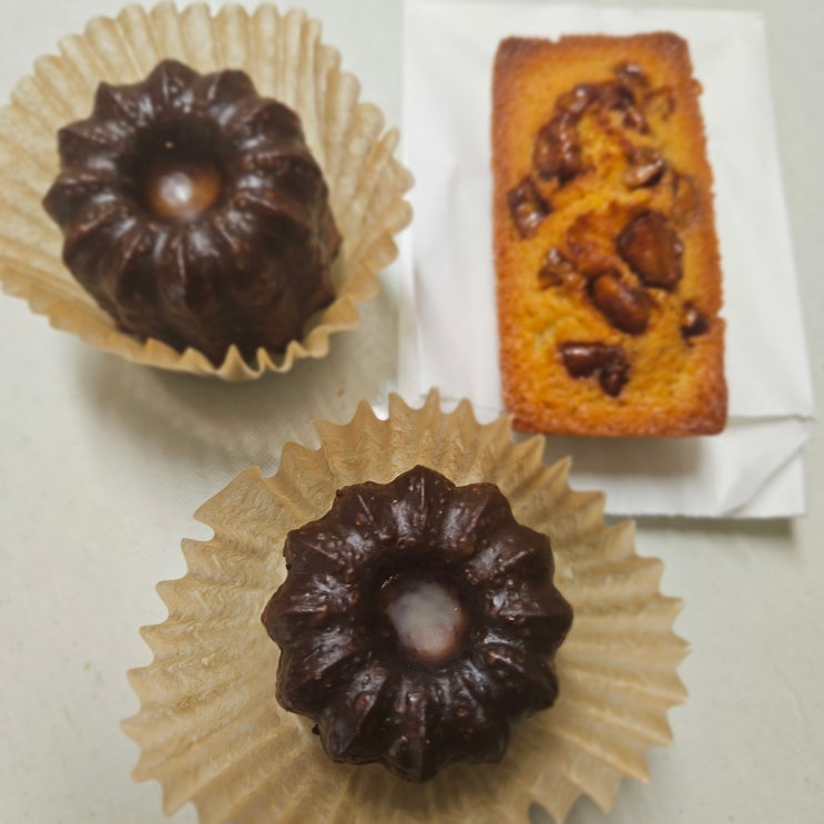 [내돈내산] 동덕여대 앞 디저트 맛집 | 모모양과 얼그레이 까눌레 & 피칸 크로칸테 휘낭시에 🍮 : 네이버 블로그