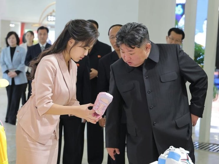 김정은 사망설에 신발전시회 포착, 34시간 지나도 소식 없자 번지는 의혹 : 네이버 블로그