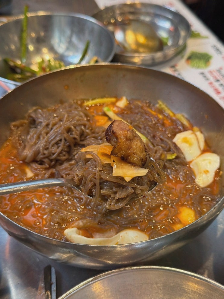 비전동 고기집 고민될 때, 솥뚜껑 마이야르 구이의 즐거움 동두천 솥뚜껑 삼겹살 소사벌점
