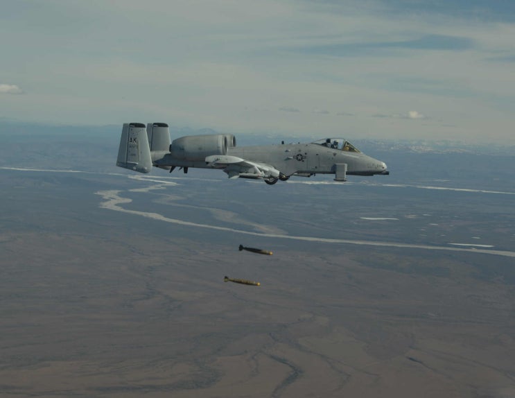 Eielson AFB의 제 355 FS A-10기 Mk-82 폭탄투하훈련 모습 : 네이버 블로그