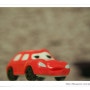 클로즈필터를 사용한 장난감 자동차와 배경의 아웃포커싱(out-focusing) 촬영